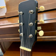 Load image into Gallery viewer, 1962 Supro 3033s Gold
