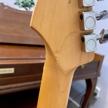 Load image into Gallery viewer, 2018 Fender Standard Stratocaster White
