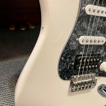 Load image into Gallery viewer, 2018 Fender Standard Stratocaster White
