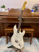 Load image into Gallery viewer, Warmoth/Grosh Parts Strat - White
