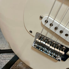 Load image into Gallery viewer, Warmoth/Grosh Parts Strat - White
