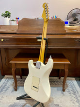 Load image into Gallery viewer, Warmoth/Grosh Parts Strat - White
