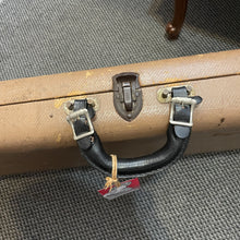 Load image into Gallery viewer, 1958 to mid 1959 Fender Tweed Strat Case
