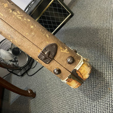 Load image into Gallery viewer, 1958 to mid 1959 Fender Tweed Strat Case
