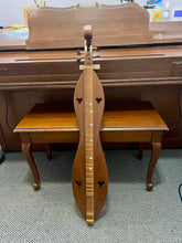 Load image into Gallery viewer, Used McSpadden M12-W Walnut Dulcimer
