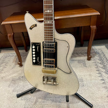 Load image into Gallery viewer, Rare! 1960's EKOMaster 400 Silver Sparkle

