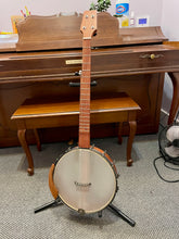 Load image into Gallery viewer, Used Dogwood 5 String Banjo
