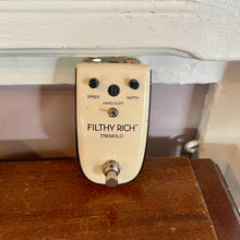 Load image into Gallery viewer, Used Danelectro Filthy Rich Tremolo Pedal
