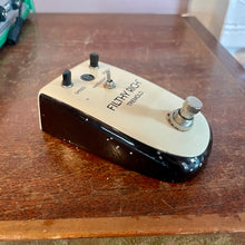 Load image into Gallery viewer, Used Danelectro Filthy Rich Tremolo Pedal
