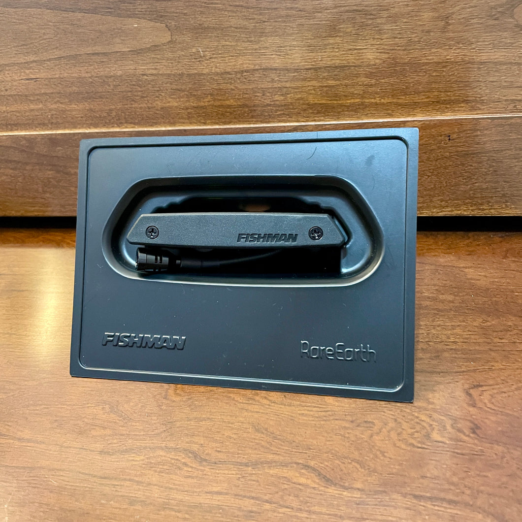 Like new! Fishman Rare Earth Mic Blend Active Soundhole Pickup