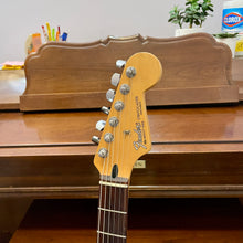 Load image into Gallery viewer, 2005 Fender Stratocaster HSS White
