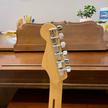 Load image into Gallery viewer, 2005 Fender Stratocaster HSS White

