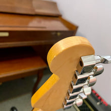 Load image into Gallery viewer, 2005 Fender Stratocaster HSS White
