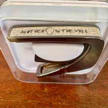 Load image into Gallery viewer, Thalia Black Chrome Finish Capo - The Wall of Pearl
