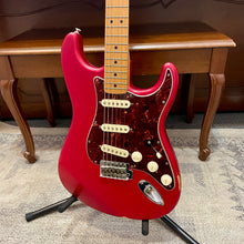 Load image into Gallery viewer, 2003-2004 Fender Strat Matte Red
