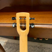 Load image into Gallery viewer, Used Dan Zanes Flea Soprano Uke Lime Green
