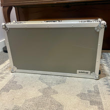 Load image into Gallery viewer, Used PedalTrain Pedal Board w/ Case on wheels
