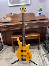 Load image into Gallery viewer, 1994 Pedulla Fretless 5 String Bass
