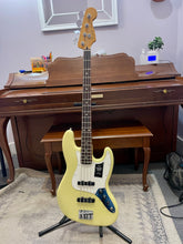 Load image into Gallery viewer, Like New! 2025 Fender Player II Jazz Bass
