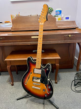 Load image into Gallery viewer, Used Fender Squier Starcaster
