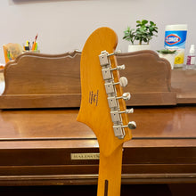 Load image into Gallery viewer, Used Fender Squier Starcaster
