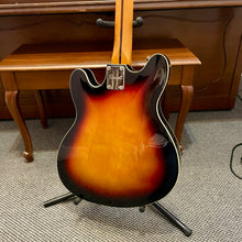 Load image into Gallery viewer, Used Fender Squier Starcaster
