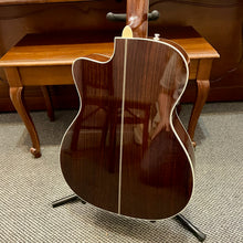 Load image into Gallery viewer, Used Fender Paramount Series PM-3 Deluxe
