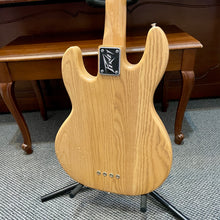 Load image into Gallery viewer, 1978 Peavey T-40 Bass
