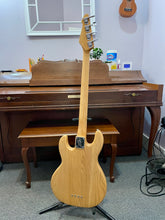 Load image into Gallery viewer, 1978 Peavey T-40 Bass
