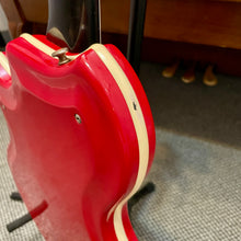 Load image into Gallery viewer, 1963 Supro Model S470 Sahara Red
