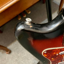 Load image into Gallery viewer, 1960's Silvertone 1450L Hornet
