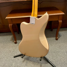 Load image into Gallery viewer, Mint! 2025 Fender American Professional Classic Jazzmaster Firemist Gold
