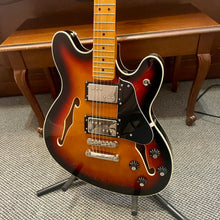Load image into Gallery viewer, Used Squier Starcaster
