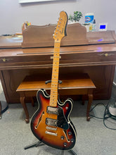 Load image into Gallery viewer, Used Squier Starcaster
