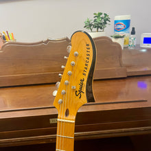 Load image into Gallery viewer, Used Squier Starcaster
