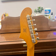 Load image into Gallery viewer, Used Squier Starcaster
