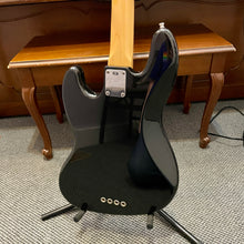 Load image into Gallery viewer, 1999 Fender Fretless Jazz Bass
