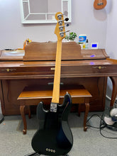 Load image into Gallery viewer, 1999 Fender Fretless Jazz Bass
