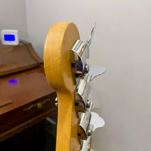 Load image into Gallery viewer, 1999 Fender Fretless Jazz Bass
