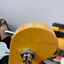 Load image into Gallery viewer, 1999 Fender Fretless Jazz Bass
