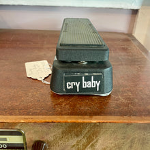Load image into Gallery viewer, Used Dunlop Cry Baby
