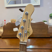 Load image into Gallery viewer, Used G&amp;L L2000 Tribute Series- 4 string bass
