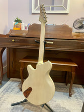 Load image into Gallery viewer, 2023 Eastman Juliet - Pamona Blonde
