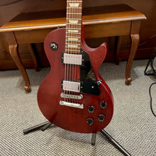 Load image into Gallery viewer, 2007 Gibson Les Paul Studio Faded Cherry
