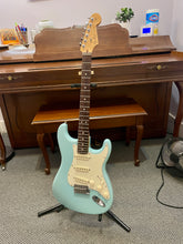 Load image into Gallery viewer, 2005 Fender Custom Classic Stratocaster Daphne Blue
