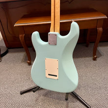 Load image into Gallery viewer, 2005 Fender Custom Classic Stratocaster Daphne Blue
