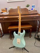 Load image into Gallery viewer, 2005 Fender Custom Classic Stratocaster Daphne Blue
