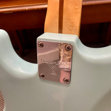 Load image into Gallery viewer, 2005 Fender Custom Classic Stratocaster Daphne Blue

