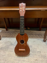Load image into Gallery viewer, 1950&#39;s Harmony Roy Smeck Soprano Ukulele
