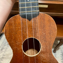 Load image into Gallery viewer, 1950&#39;s Harmony Roy Smeck Soprano Ukulele
